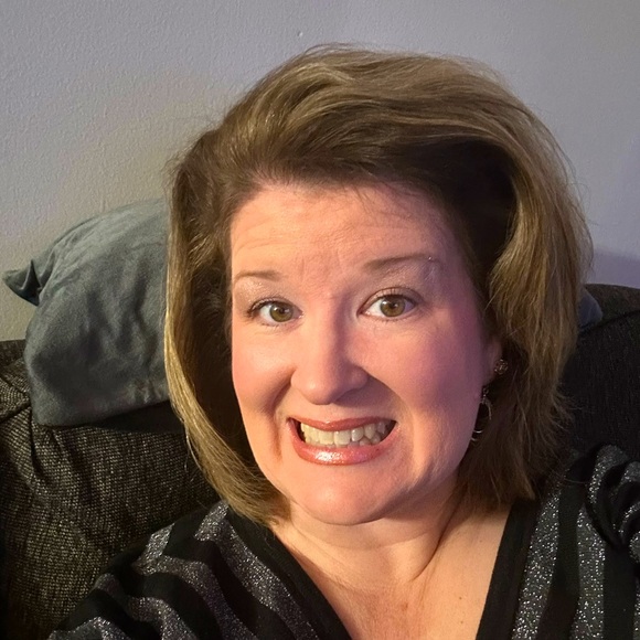 Meet your Posher, Leigh - Picture 1 of 2